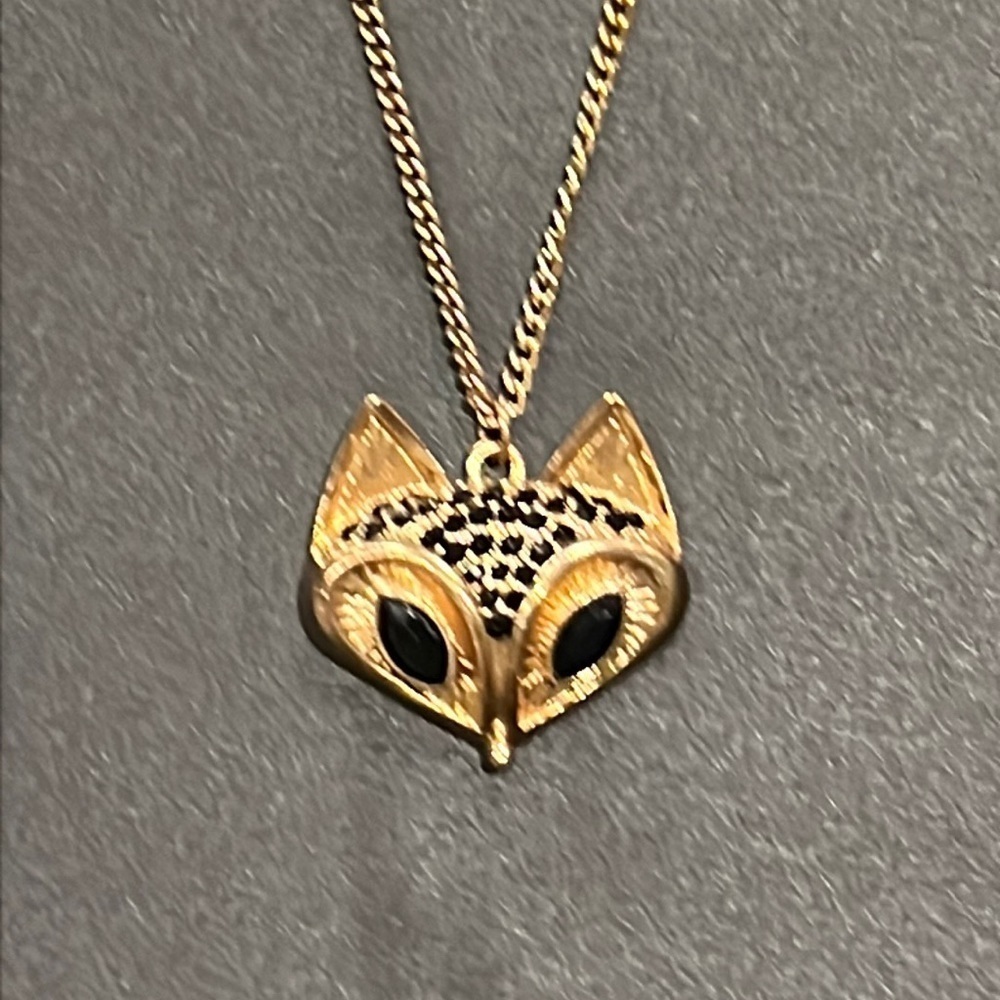 Modernest vintage Fox pendant on gold tone chain.